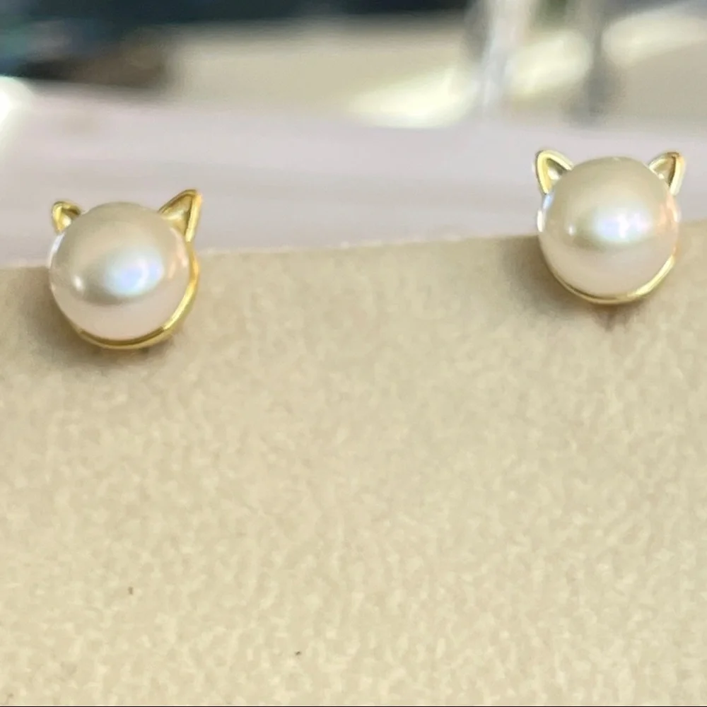 Gold Plated Over 935S Silver 7-8mm Natural Pearl Stud Earrings Cat Shaped - Picture 6 of 6